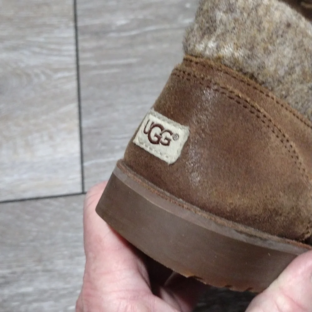 UGG kids brown suede and shearling foot bed ankle boots. Size 3